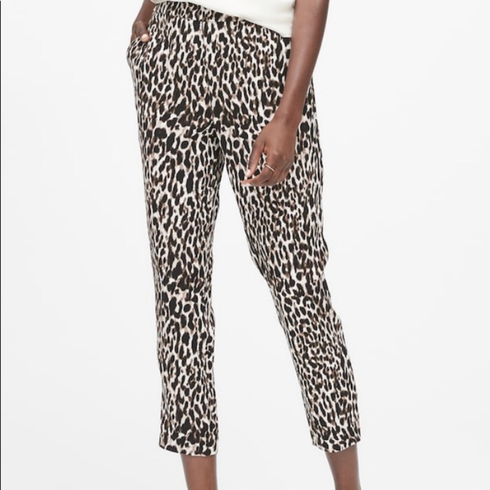Banana Repub Hayden Tapered-Fit Leopard Ankle Pant - Picture 3 of 8